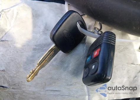 2005 Ford Focus Zx4 из США, поврежденный, VIN 1FAFP34N55W301936